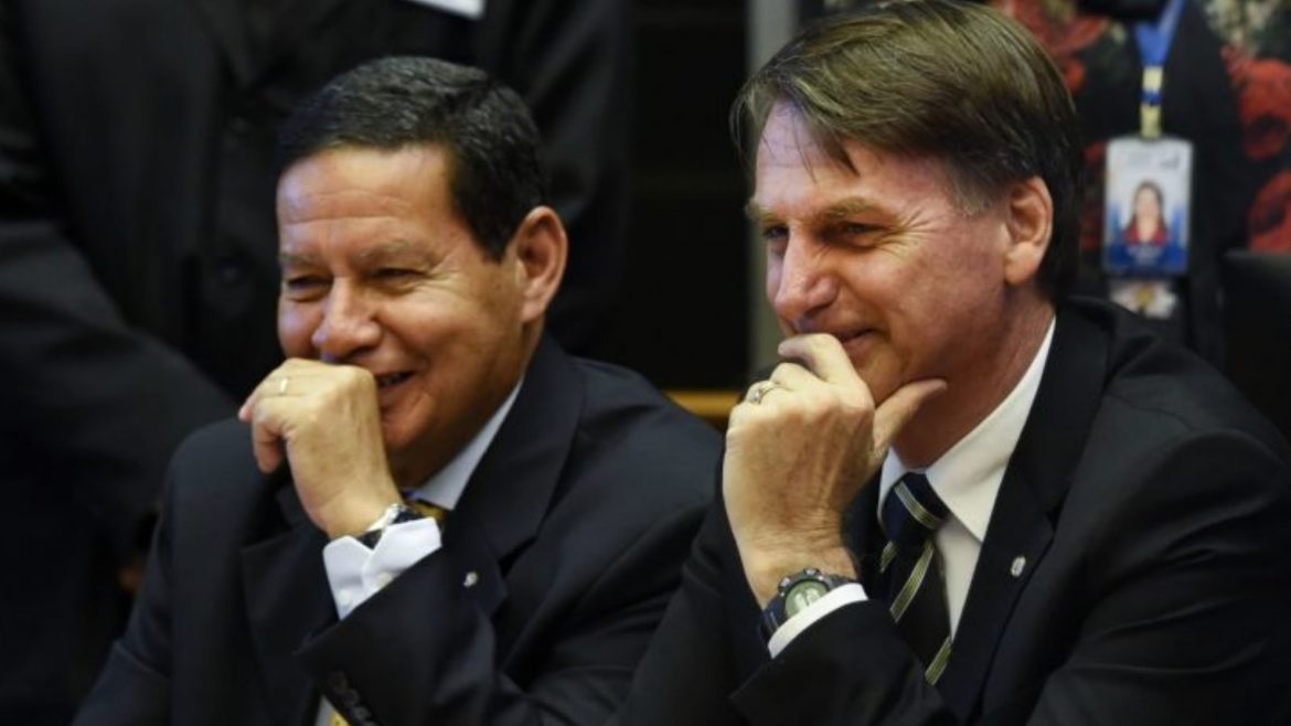 TSE rejeita ação por uso de outdoors a favor de Bolsonaro em 2018