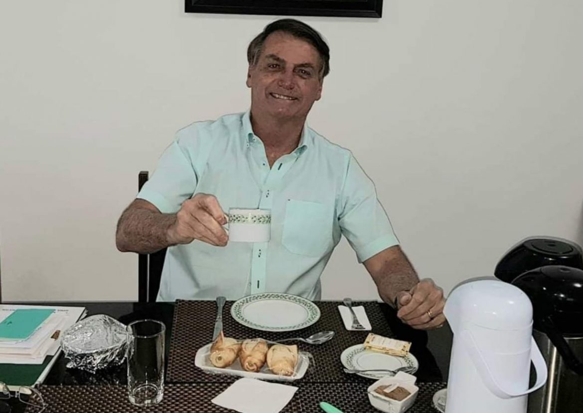 “Nenhum país fez feito o Brasil: 5 parcelas de R$600 para 60 milhões”, diz Bolsonaro