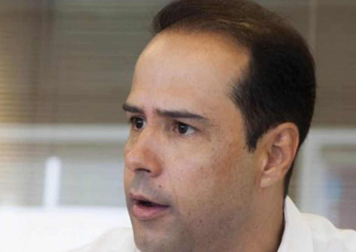 Fundador da Ricardo Eletro presta depoimento ao Ministério Público