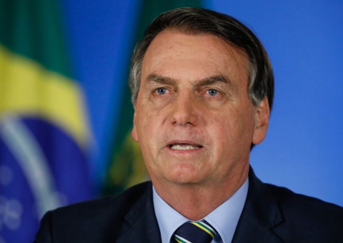 Bolsonaro diz que projeto de fake news limita liberdade de expressão