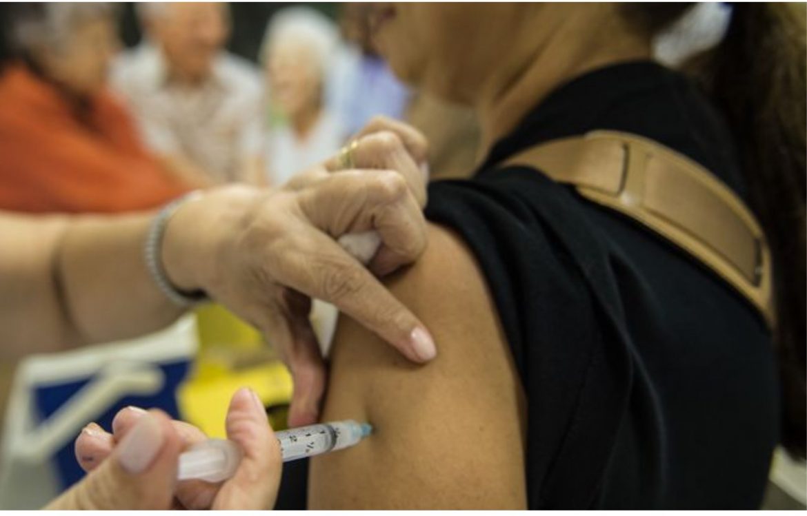 Fiocruz acredita que vacina contra covid-19 chega em 2021