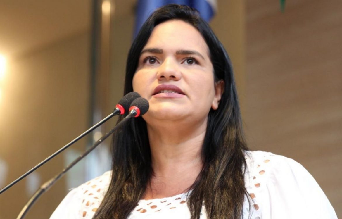 Michele Collins destaca os 14 anos da Lei Maria da Penha na Câmara do Recife