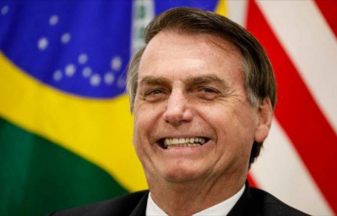 Bolsonaro destina R$ 1,99 bilhão para vacina contra covid-19