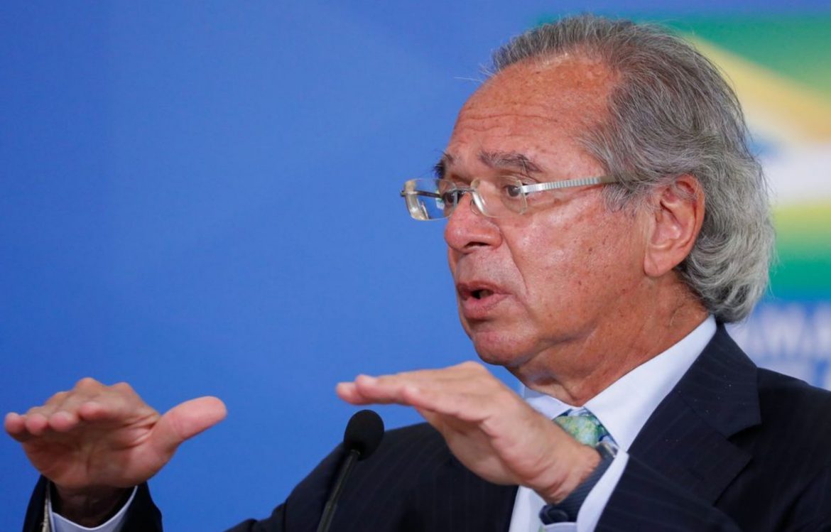 Economia com reforma administrativa deve chegar a R$ 300 bilhões, diz Guedes