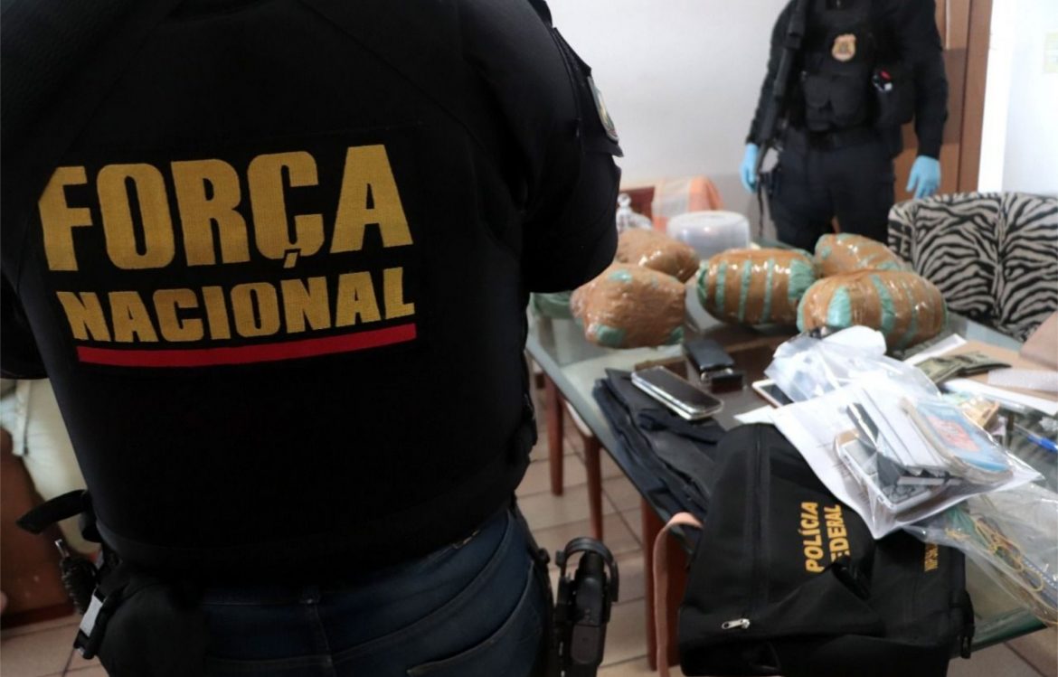 PF e Força Nacional reprimem o tráfico de drogas em Paulista