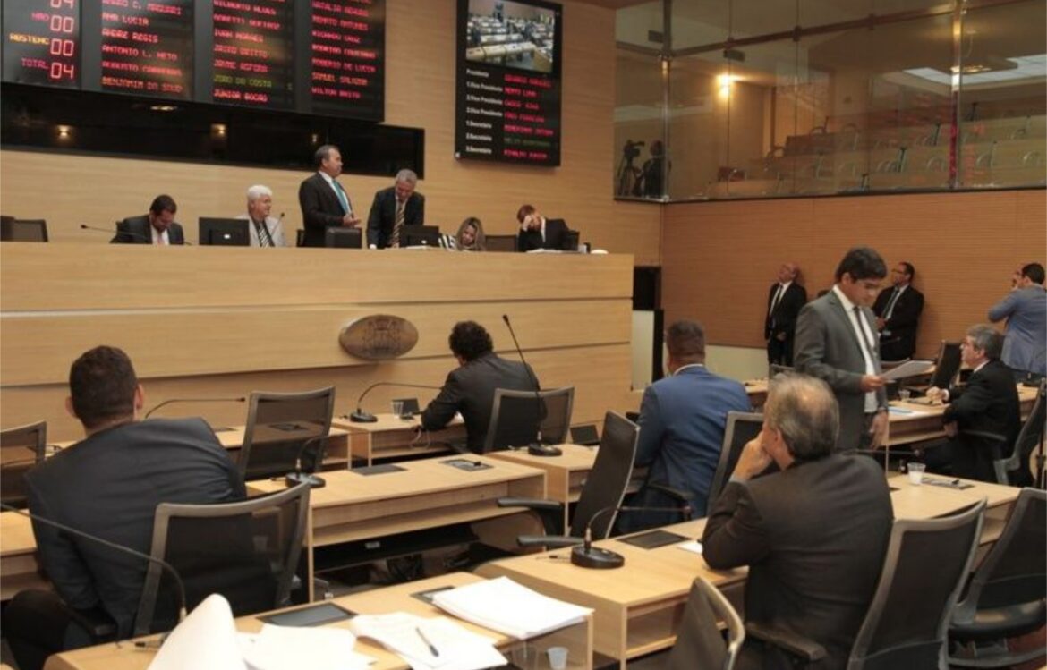 Câmara do Recife aprova reforma administrativa de João Campos