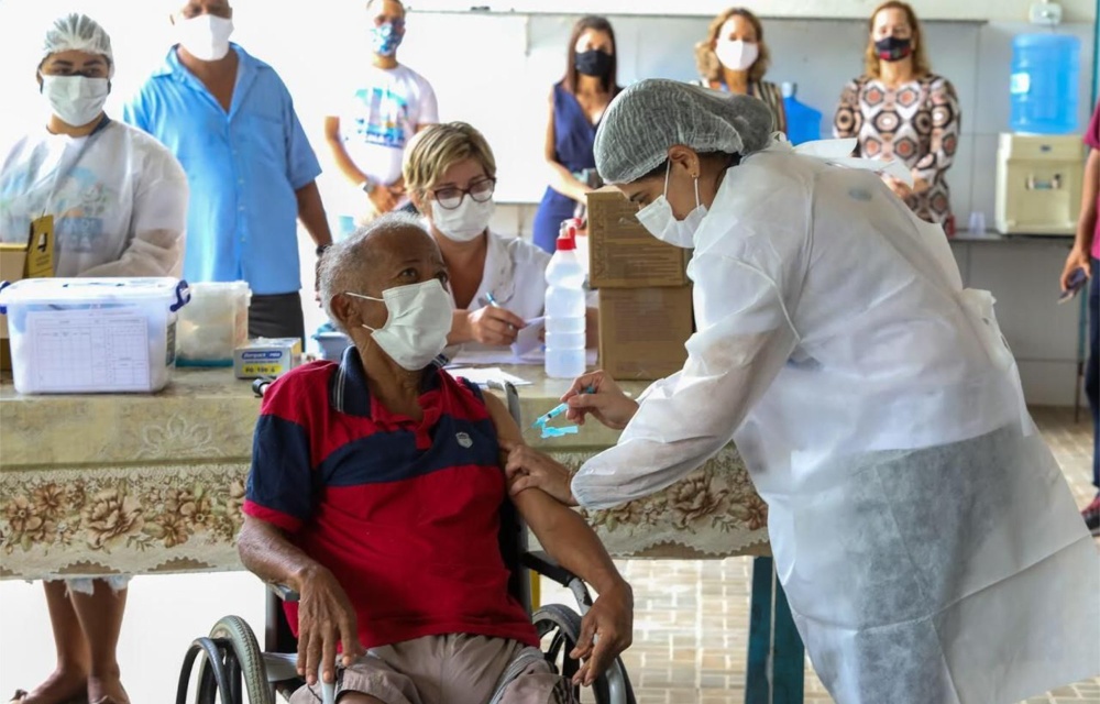 Jaboatão inicia vacinação contra Covid-19 em idosos e cuidadores em ILPIs
