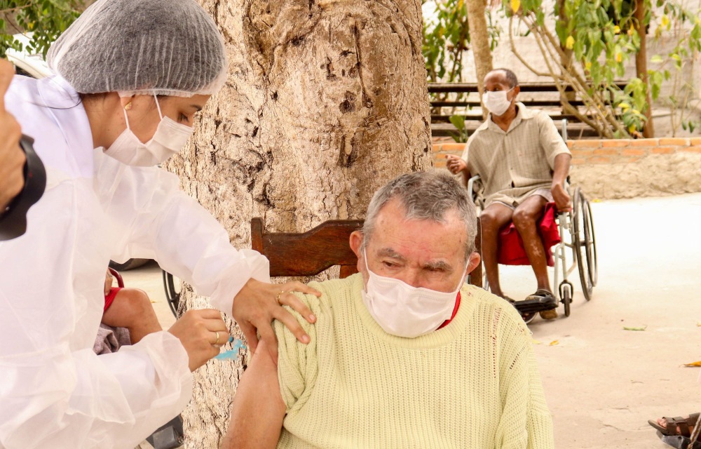 Bezerros inicia campanha de vacinação pelo lar Nossa Senhora do Rosário em Encruzilhada de São João