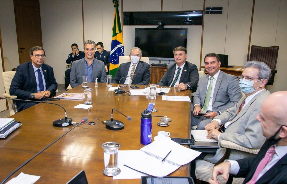 Bolsonaro pede que caminhoneiros não façam greve