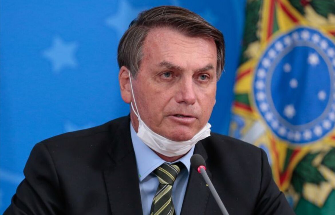 Bolsonaro suspende compra de seringas até preços se normalizarem