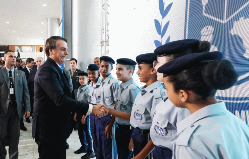 Escolas cívico-militares: governo prorroga prazo para municípios aderirem ao programa