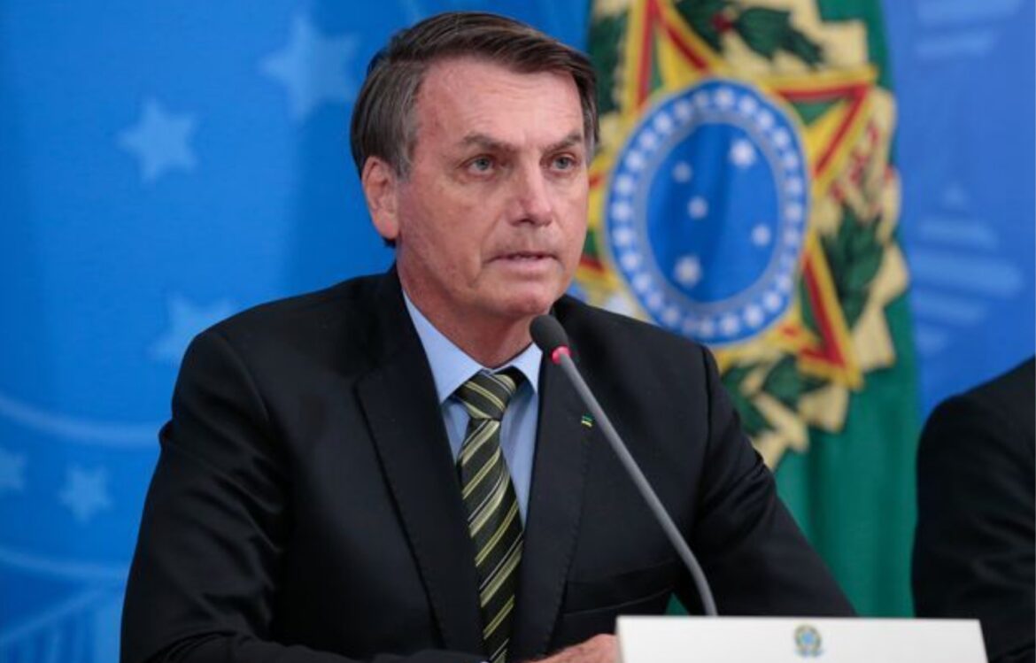 Bolsonaro diz que insumos da CoronaVac chegarão nos próximos dias