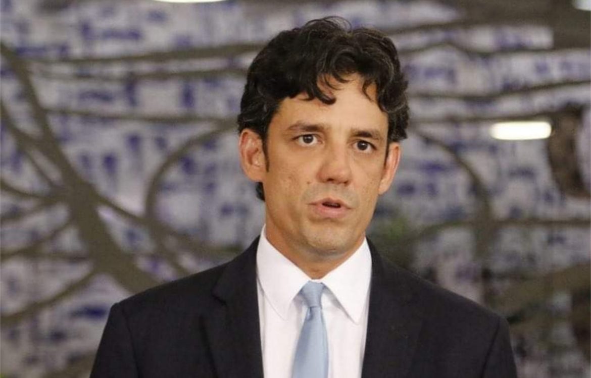 Daniel Coelho quer derrubar decreto de armas de Bolsonaro