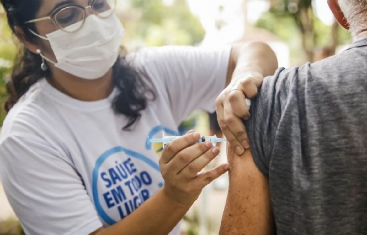Recife começa a aplicar segunda dose de vacina contra covid-19