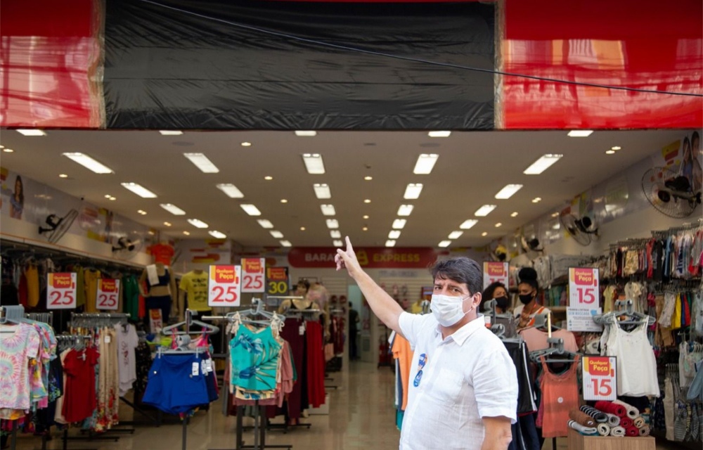 Alcides Cardoso propõe lei que desburocratiza instalação de placas em lojas no Recife