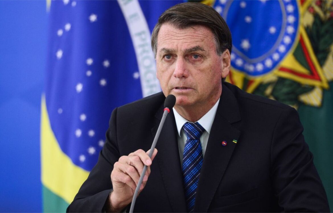 Governo negocia novo auxílio aos informais, afirma Bolsonaro