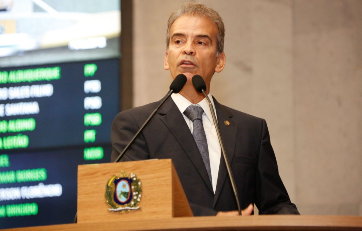 Alberto Feitosa pede informações ao Governo de Pernambuco sobre despesas com a Covid-19