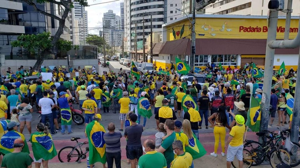 Bolsonaristas fazem mega carreata contra Lula no Recife