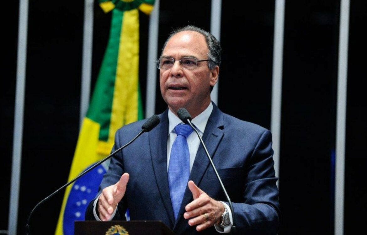 Bolsonaro tem a legitimidade de substituir ministros, diz Fernando Bezerra Coelho