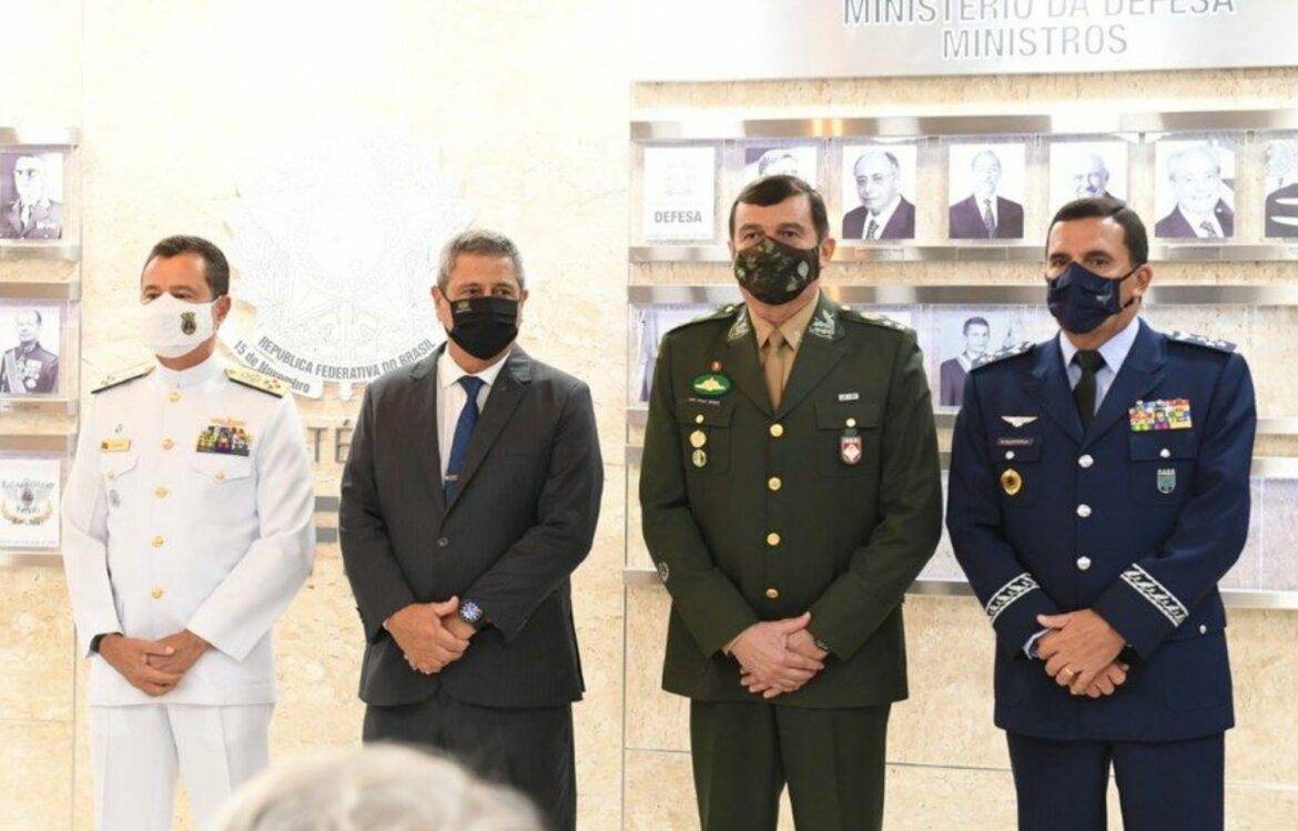 Ministro da Defesa apresenta novos Comandantes das Forças Armadas