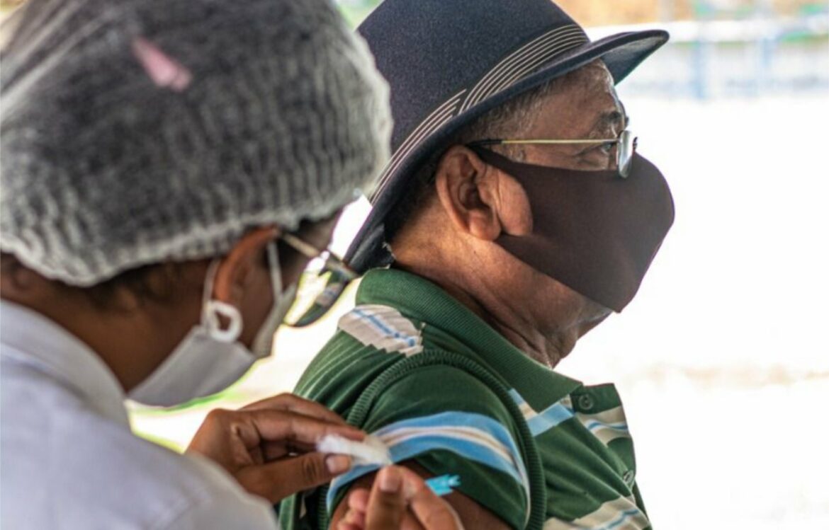 Cabo inicia imunização do público com 69 anos ou mais e inaugura Centro de Vacinação