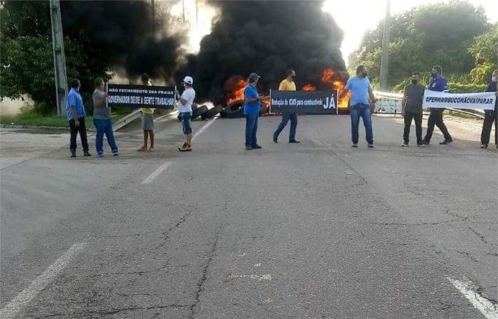 Comerciantes de Porto de Galinhas fecham Suape em protesto contra o Lockdown