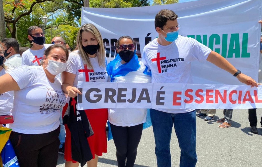 Clarissa Tércio participa de carreata em defesa das Igrejas como atividade essencial na pandemia
