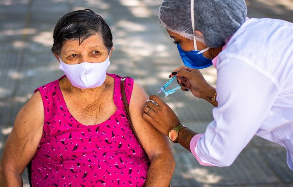 Cabo de Santo Agostinho vacina nesta sexta-feira idosos com 73 anos ou mais