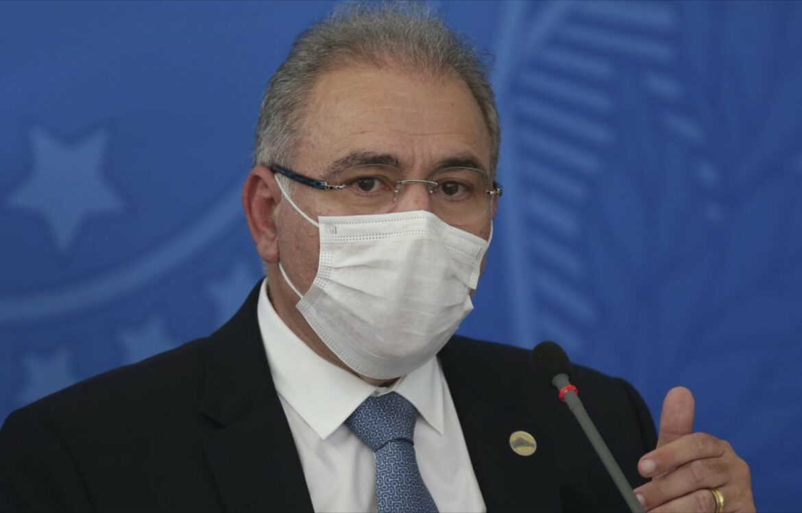 Queiroga pede apoio a embaixador dos EUA para vacinas e insumos