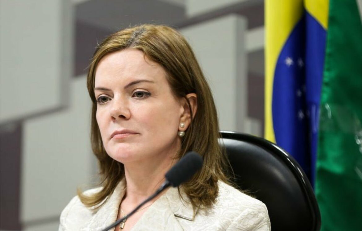 Gleise Hoffmann acusa Folha de fraudar pesquisa para prejudicar Lula