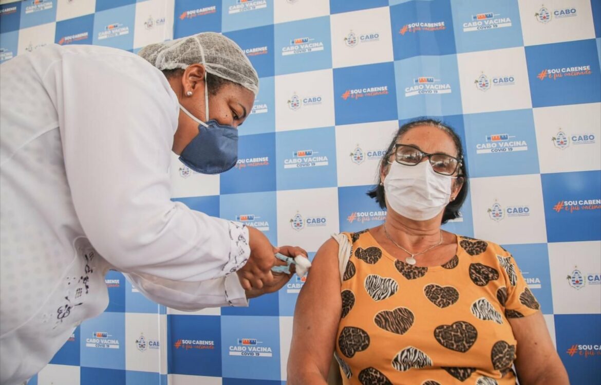 No primeiro dia do Centro de Vacinação, Cabo imuniza 2.492 pessoas