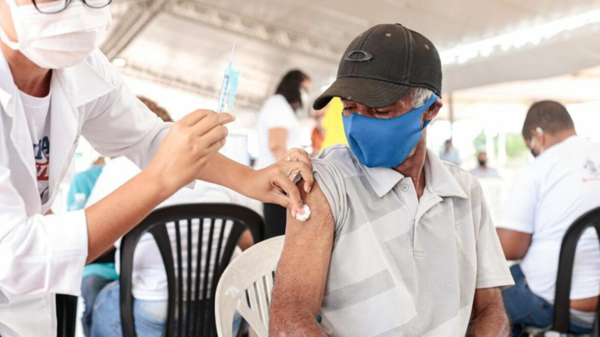Cabo aplica mais de 1.400 doses no primeiro dia de vacinação do grupo 65+
