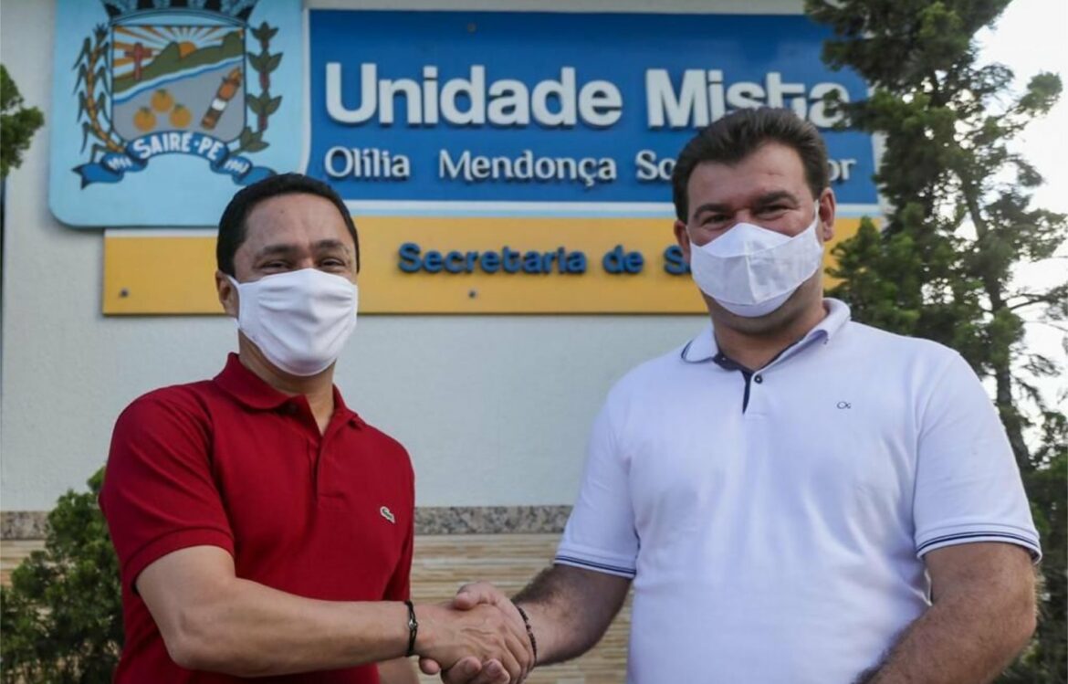 André Ferreira entrega três respiradores em Sairé