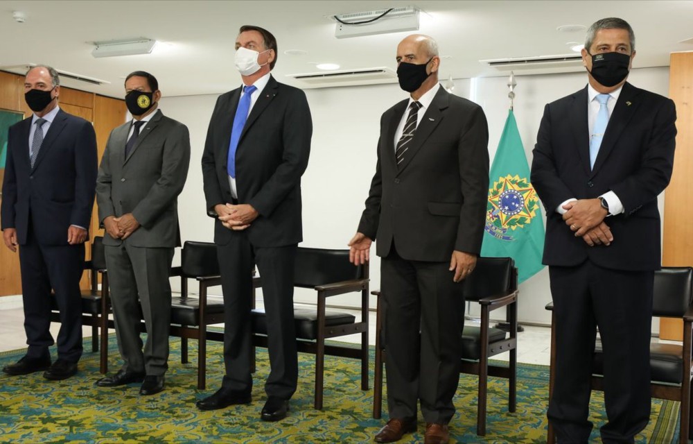 Bolsonaro dá posse a seis ministros nesta terça-feira