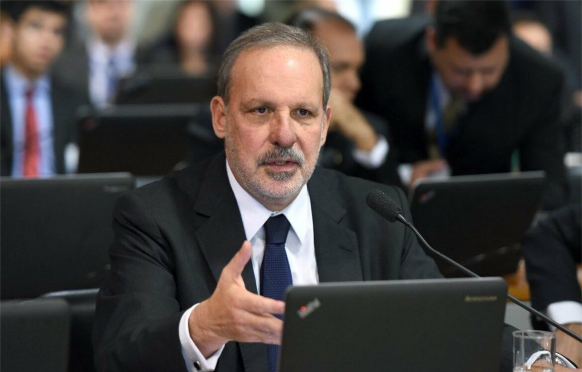 Armando Monteiro critica Governo Bolsonaro por adiar o censo 2021