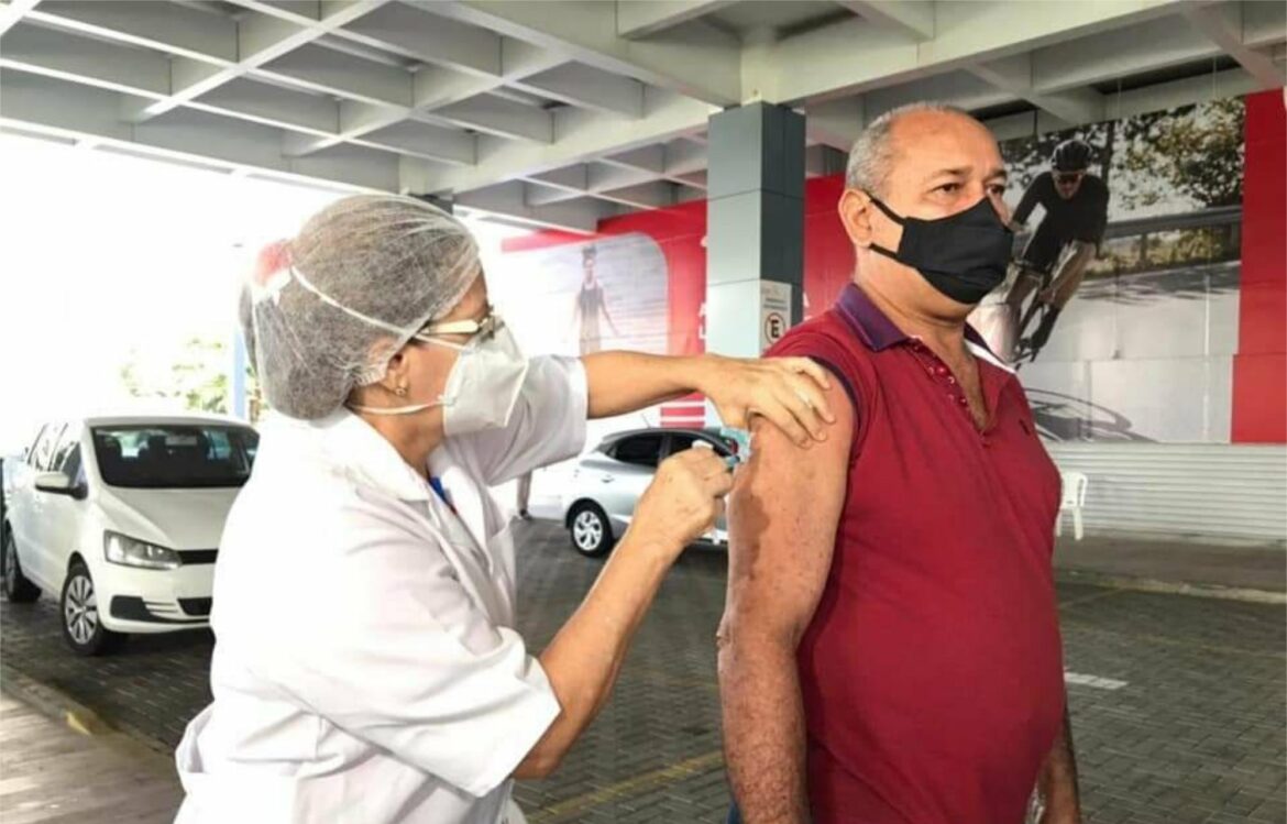 Prefeitura de Olinda arrecada alimentos em pontos de vacinação
