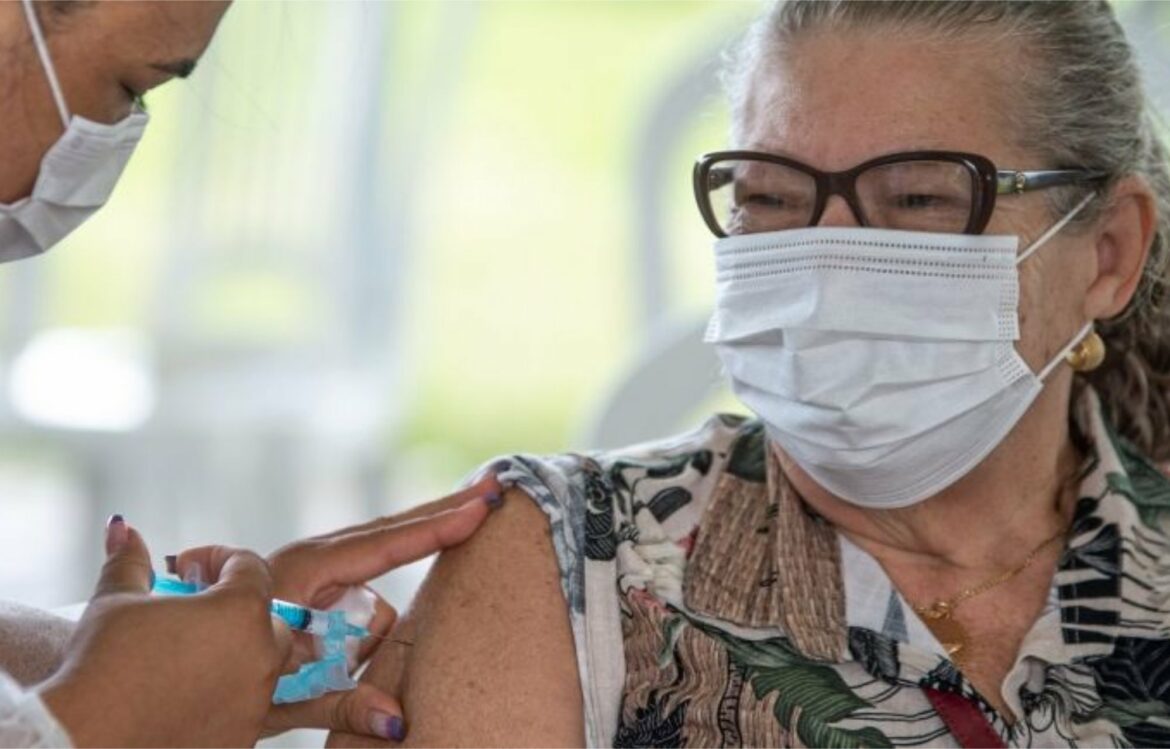 Prefeitura do Recife já vacina idosos com 62 anos contra a Covid-19