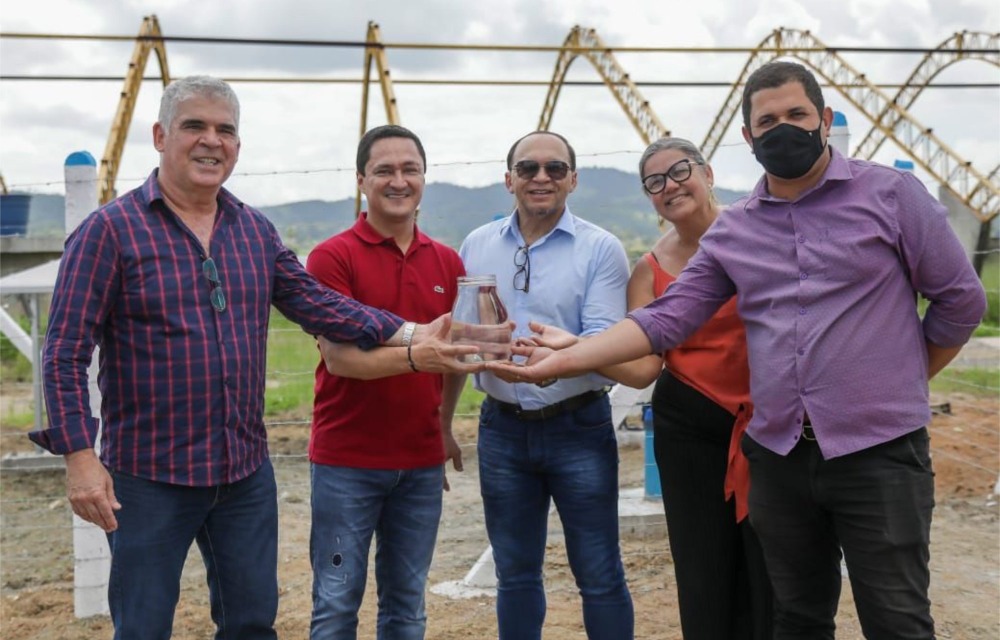 André Ferreira entrega poço para 10 mil moradores em Pombos