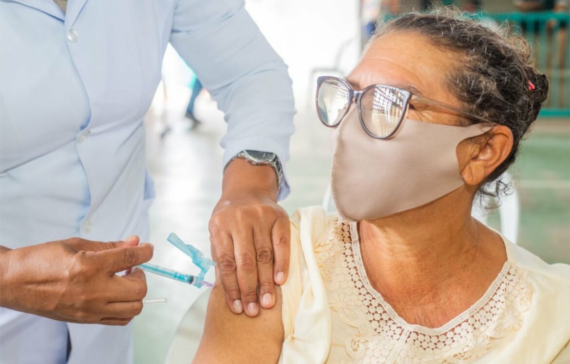 Cabo passa a imunizar pessoas de 63 anos na terça (20) e de 62 anos na quinta (22)