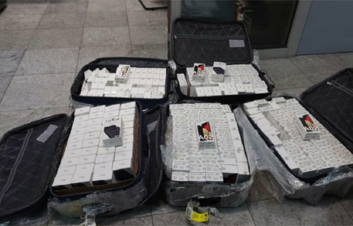 Sefaz-PE e Polícia Federal apreendem 250 celulares no Aeroporto do Recife