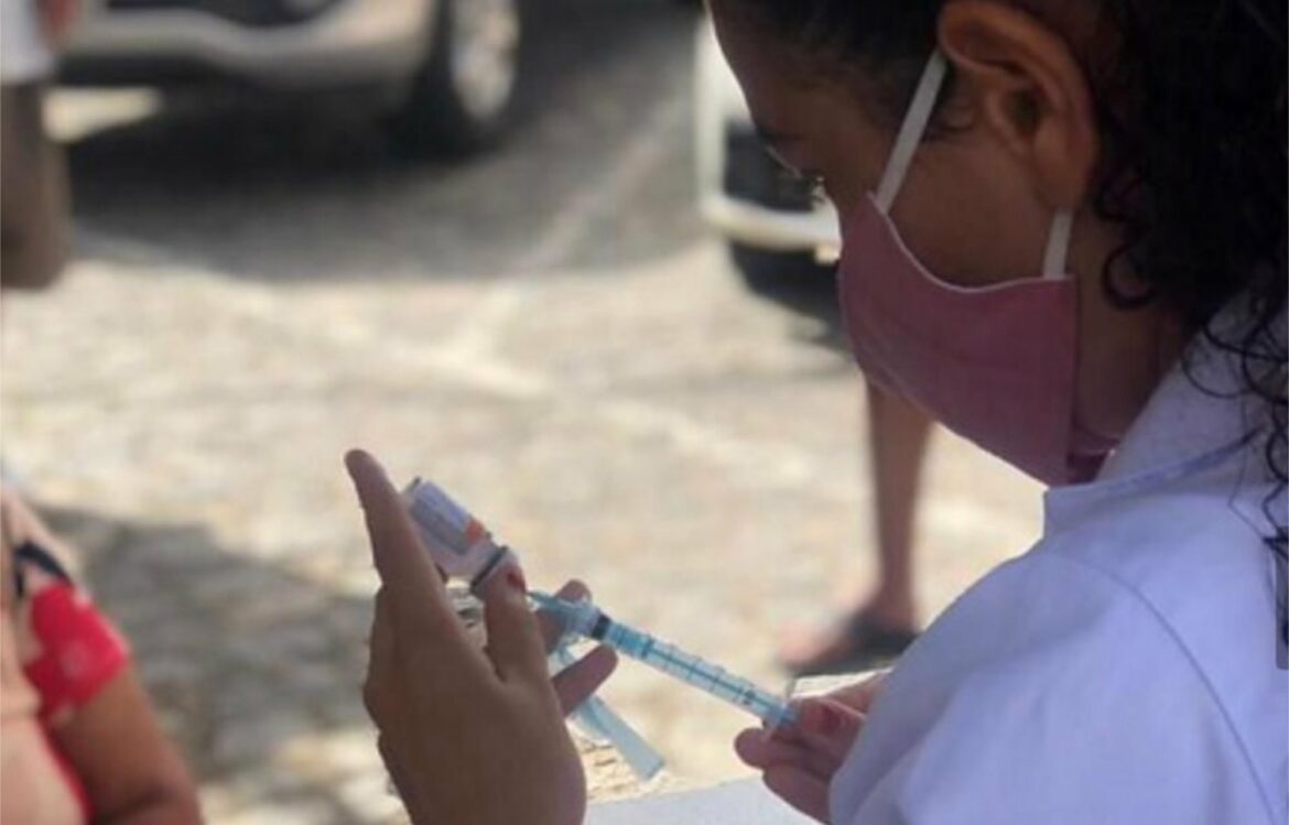 Paulista interrompe 2ª dose da CoronaVac por falta do imunizante no município