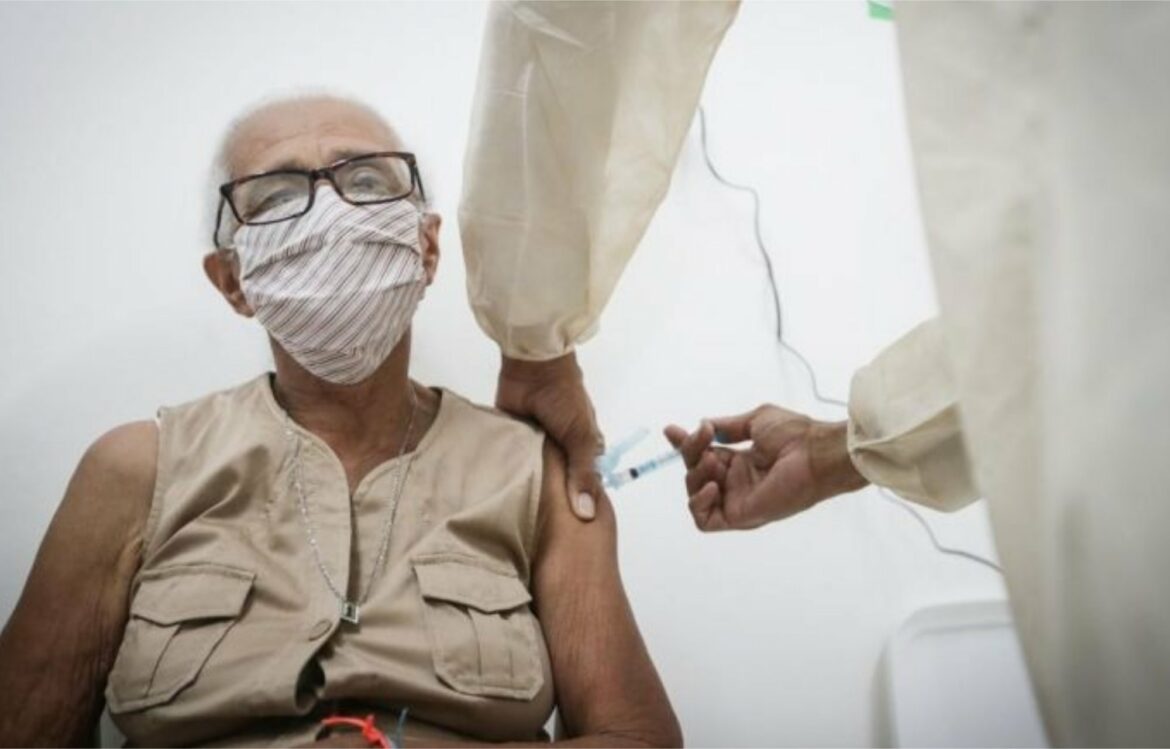 Recife começa vacinação de pessoas com deficiência beneficiárias do BPC