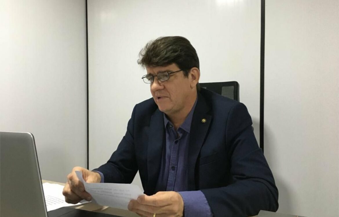 Prefeitura do Recife deve informar o que faz com vacinas que sobram, diz Alcides Cardoso