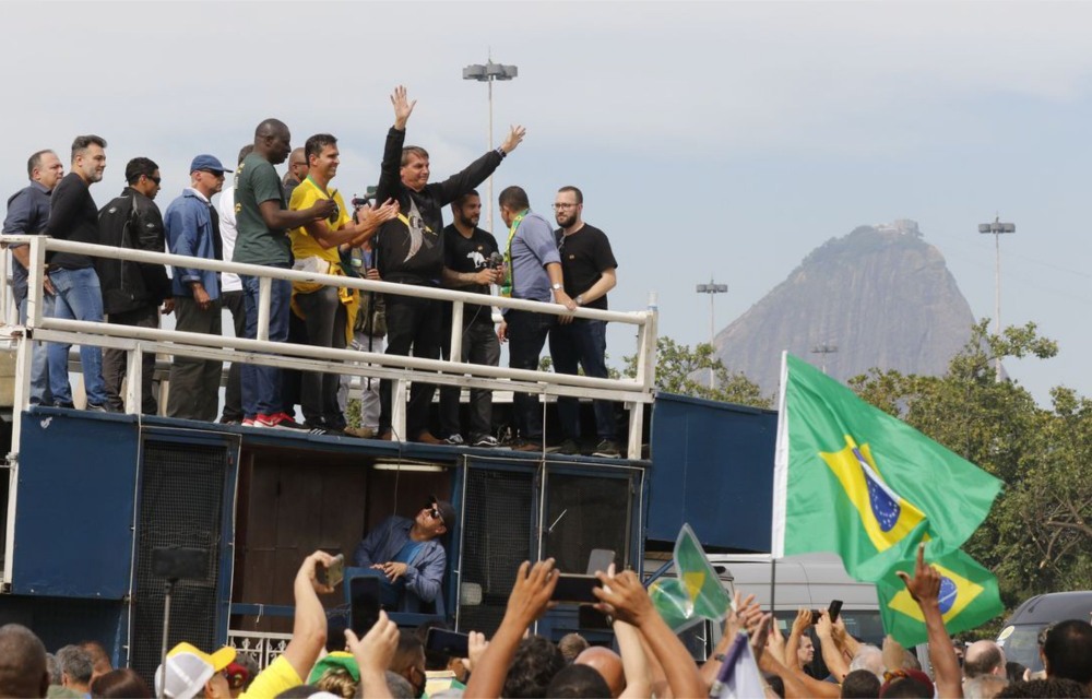 Bolsonaro: Lamento cada morte no Brasil, mas temos que ser fortes