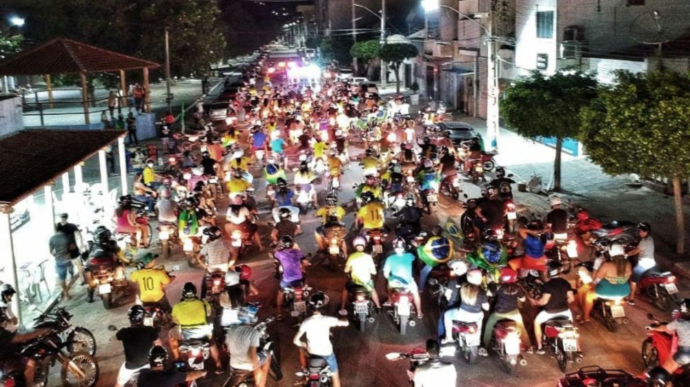 Bolsonaristas fazem motociata espontânea em Santa Cruz do Capibaribe