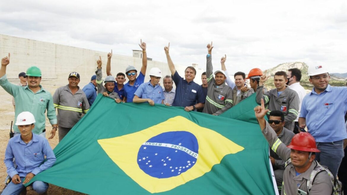 “Não é L de Lula, é arminha”, diz operário do RN que fez o gesto