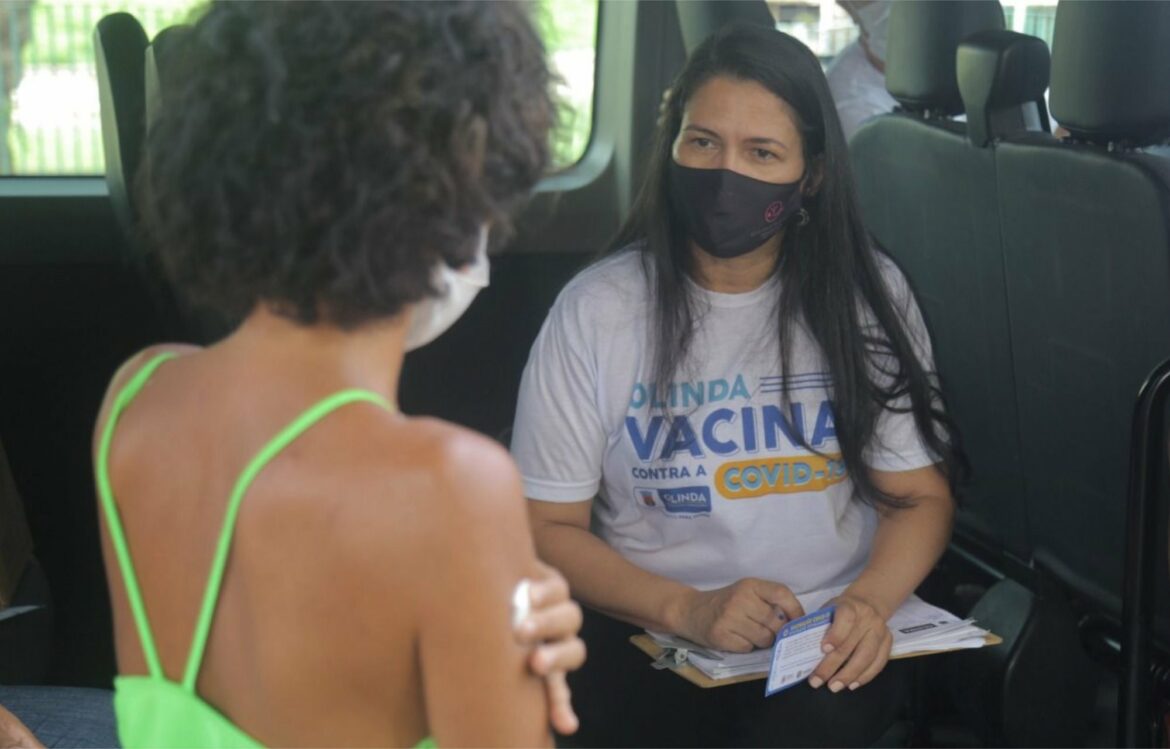 Em Olinda, pessoas em situação de rua recebem vacina contra Covid-19