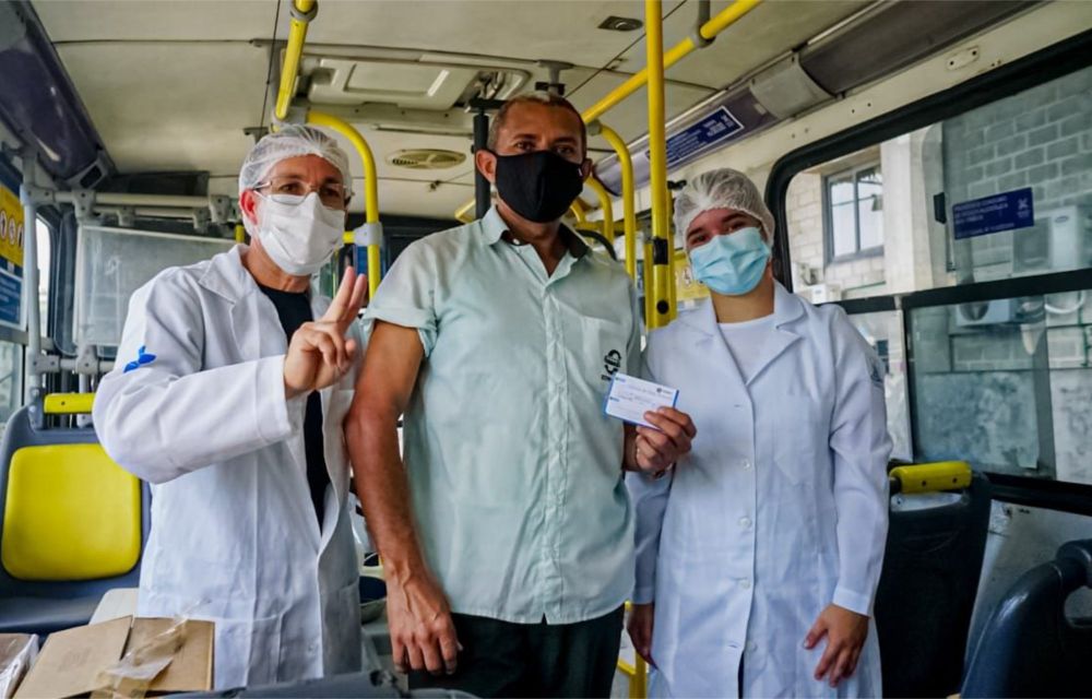 Olinda vacina trabalhadores da Defesa Civil e do transporte coletivo