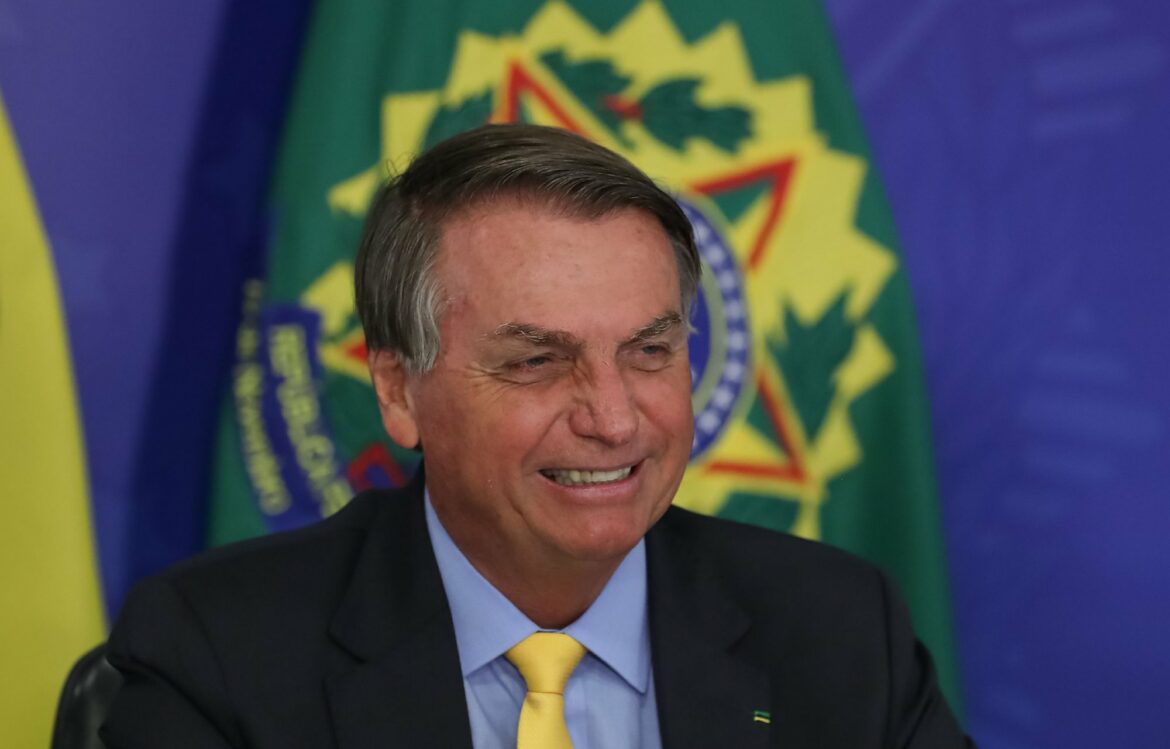 Bolsonaro abre crédito de R$ 5 bilhões para financiar micro e pequenas empresas