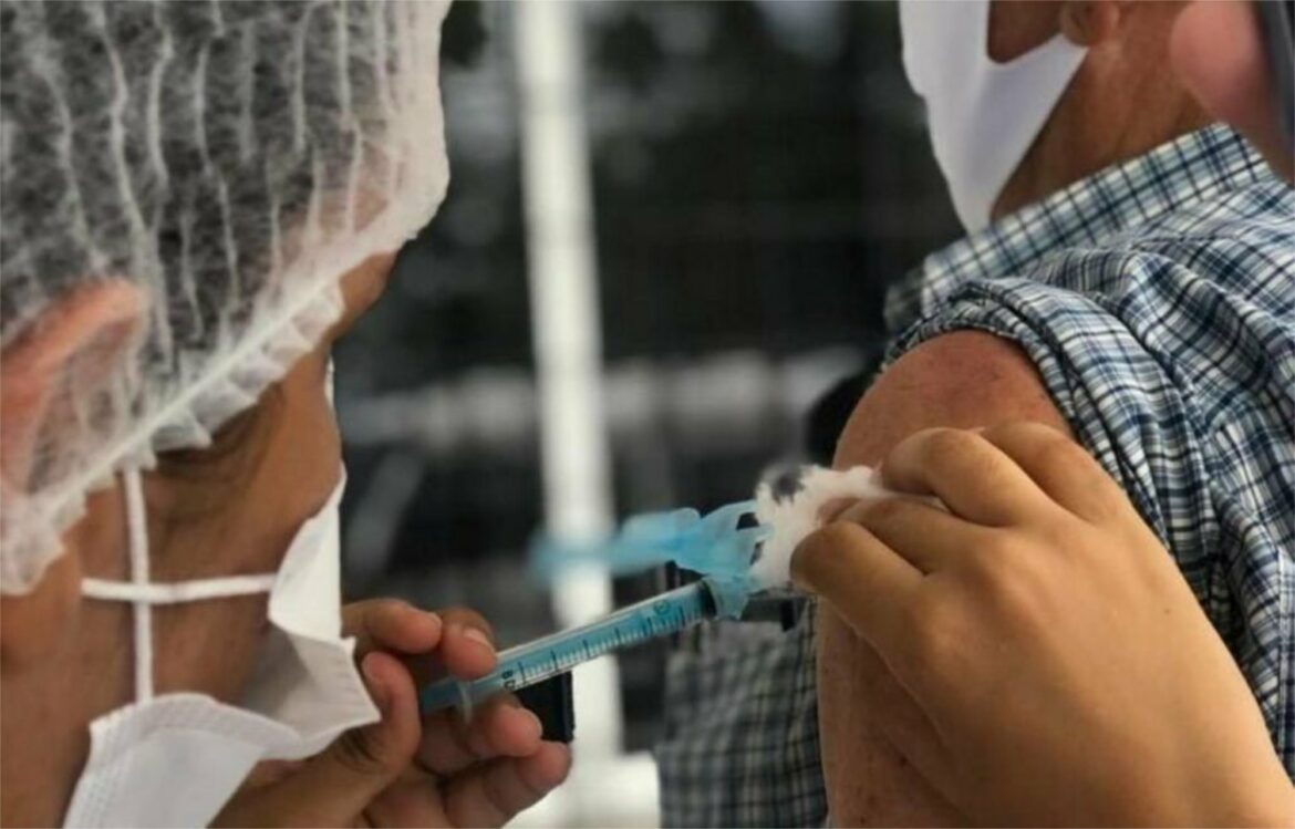Paulista inicia vacinação de pessoas acima de 50 anos